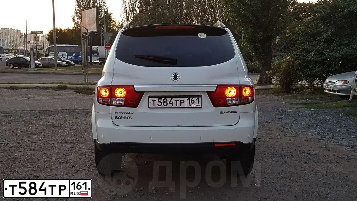 Фото автомобиля SSANGYONG KYRON, 2012 — госномер Т084ЕН761. Цвет: Белый