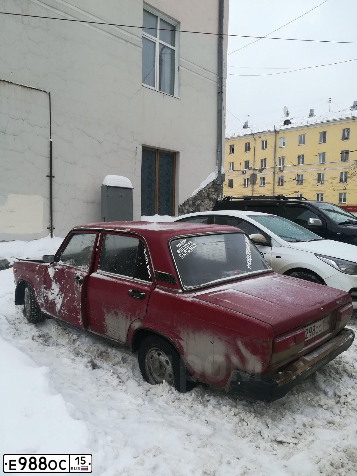 Фото автомобиля LADA 2110 LADA, 2005 — госномер Е988ОС15. Цвет: СЕРО-ЗЕЛЕНЫЙ