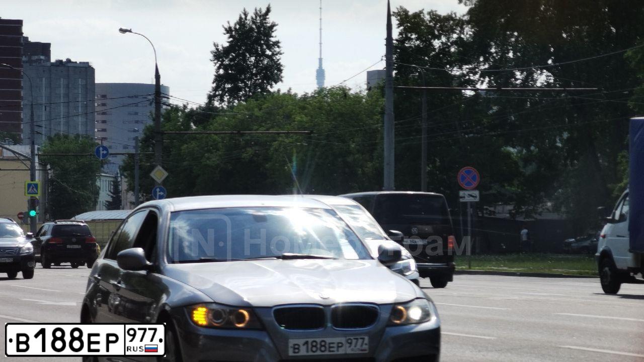 Фото автомобиля BMW SERIE 3, 2010 — госномер В188ЕР977. Цвет: СЕРЫЙ