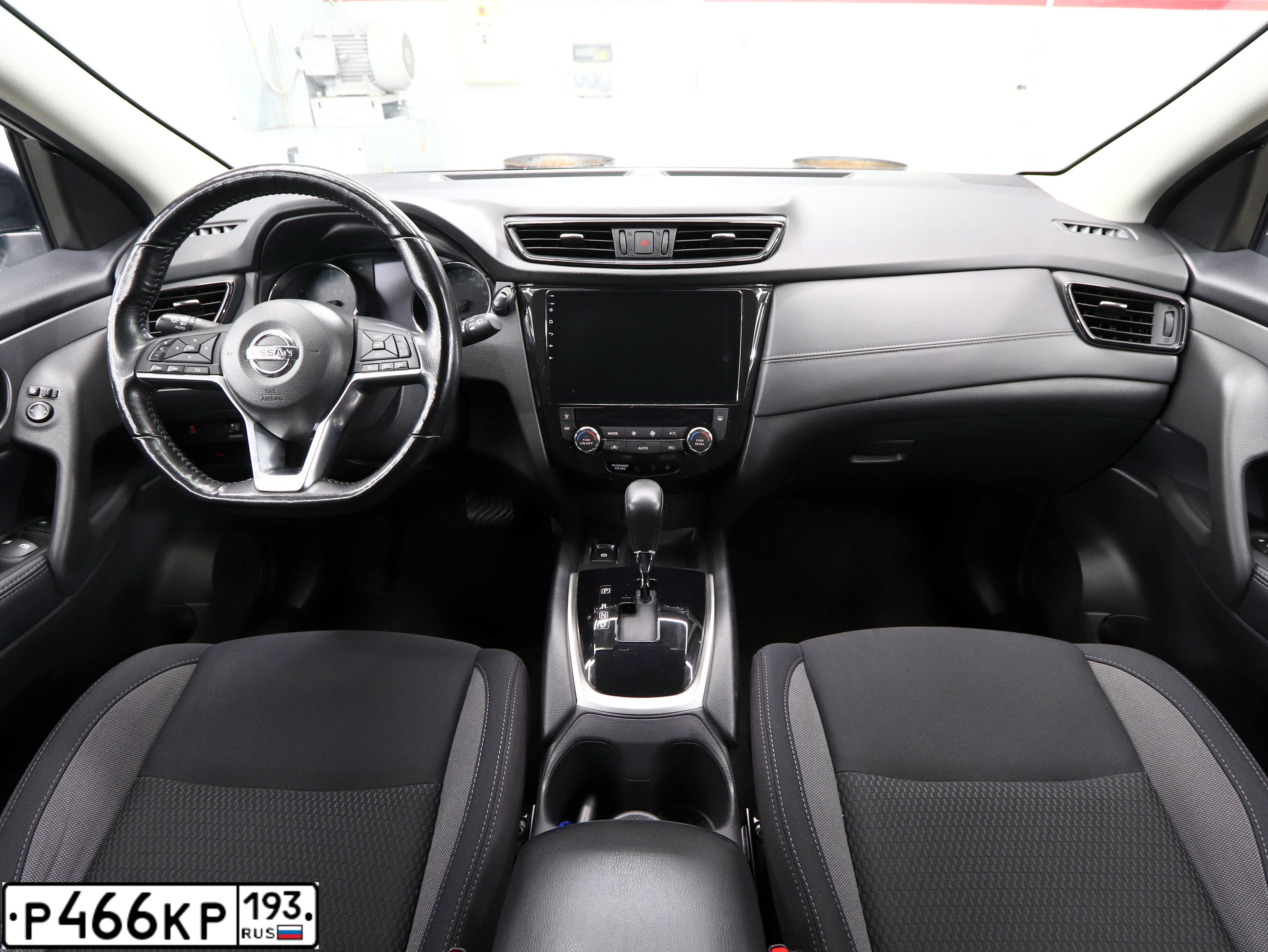 Фото автомобиля NISSAN QASHQAI, 2020 — госномер А496ЕК181. Цвет: СЕРЫЙ