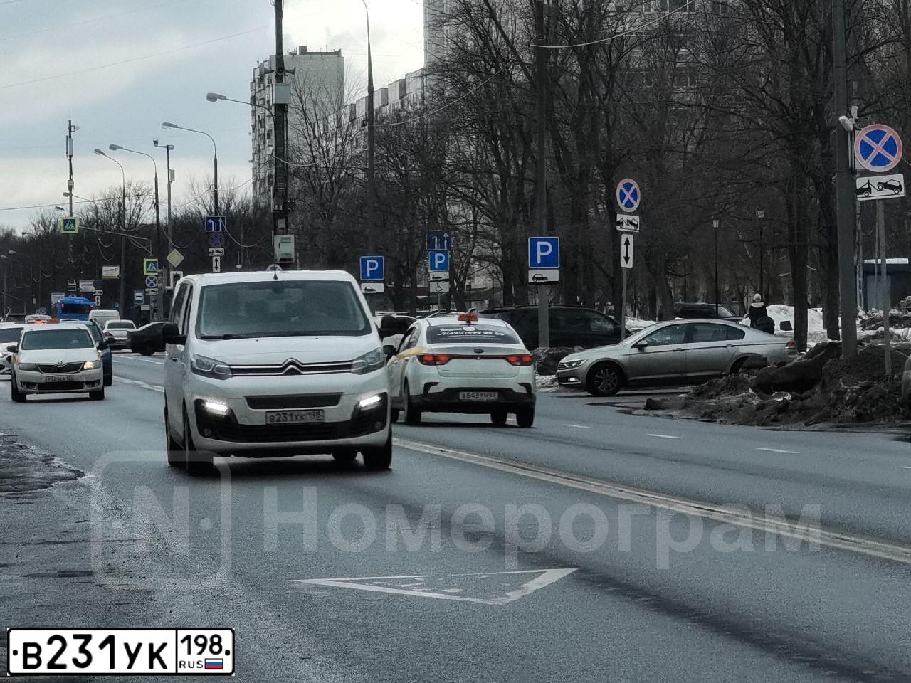 Фото автомобиля LANDROVER RANGE ROVER EVOQUE, 2014 — госномер В231УК198. Цвет: БРОНЗОВЫЙ