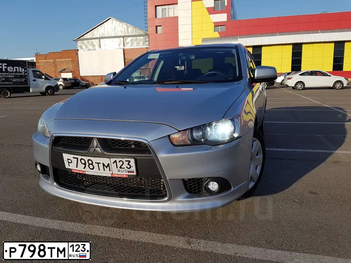 Фото автомобиля MITSUBISHI LANCER, 2011 — госномер В266УС01. Цвет: СЕРЕБРИСТЫЙ