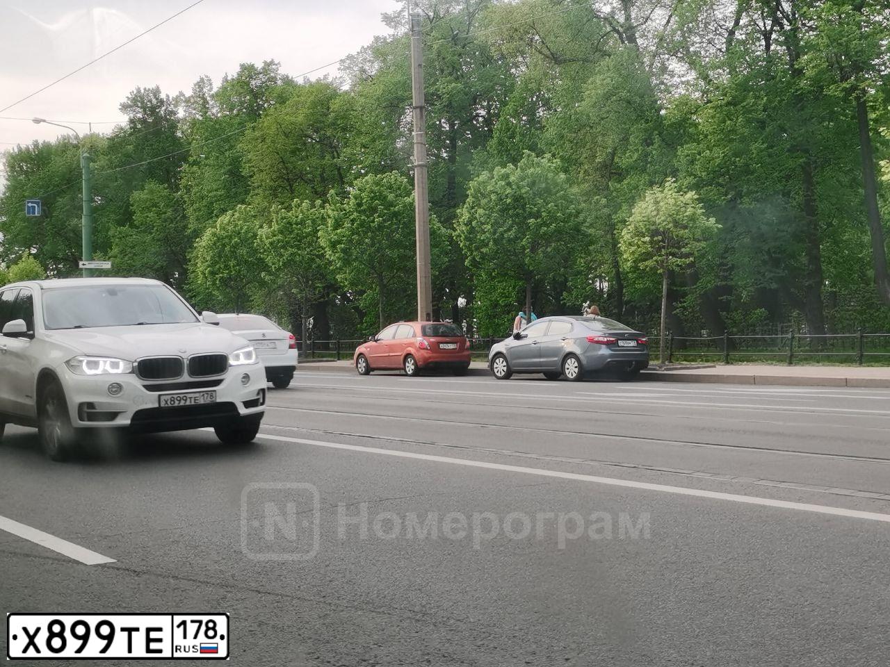 Фото автомобиля BMW X5, 2016 — госномер Х899ТЕ178. Цвет: БЕЛЫЙ