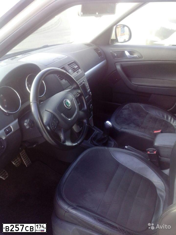 Фото автомобиля SKODA YETI, 2009 — госномер В257СВ174. Цвет: ЧЕРНО-БЕЛЫЙ