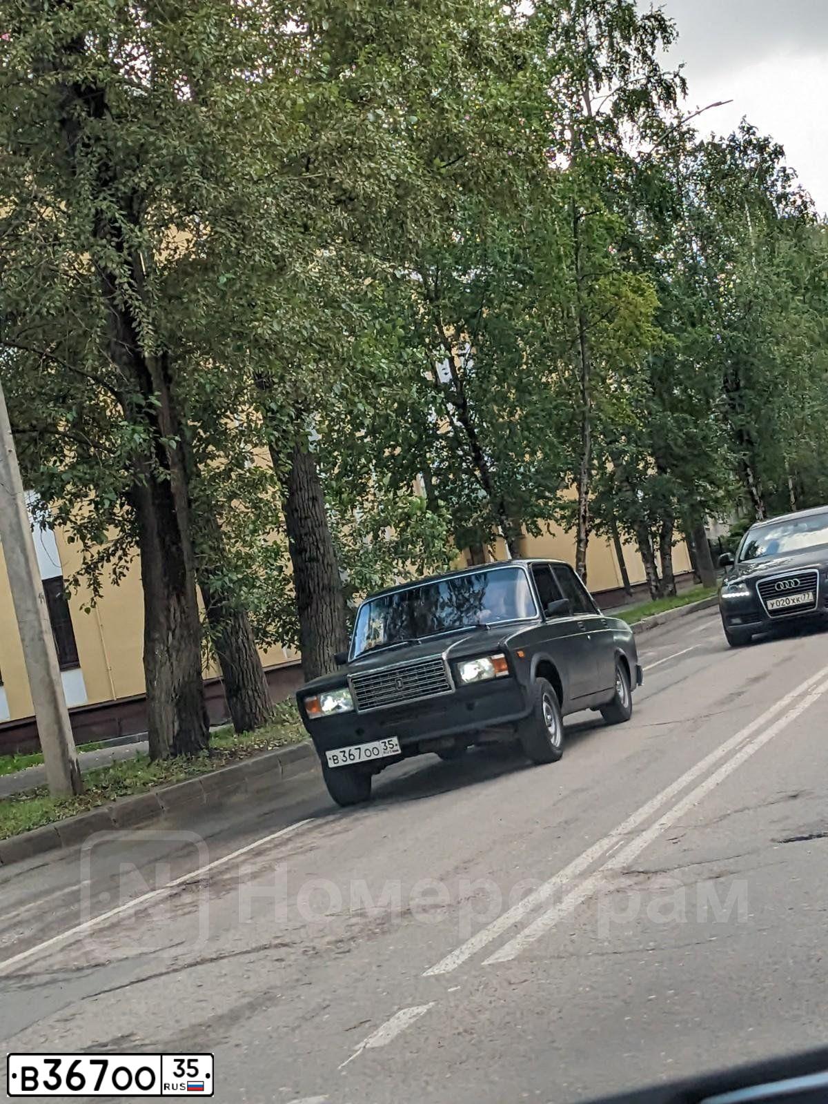 Фото автомобиля LADA 2107, 2011 — госномер В367ОО35. Цвет: синий