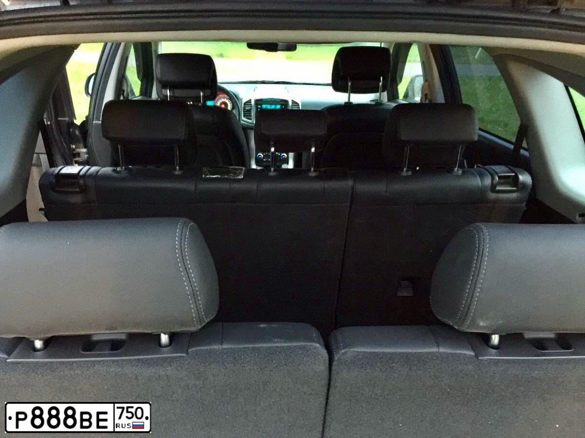 Фото автомобиля VOLKSWAGEN TIGUAN, 2013 — госномер Р888ВЕ750. Цвет: серебристый