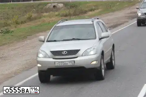 Фото автомобиля LЕХUS RХ300, 2005 — госномер О555ВА116. Цвет: СЕРЕБРИСТЫЙ