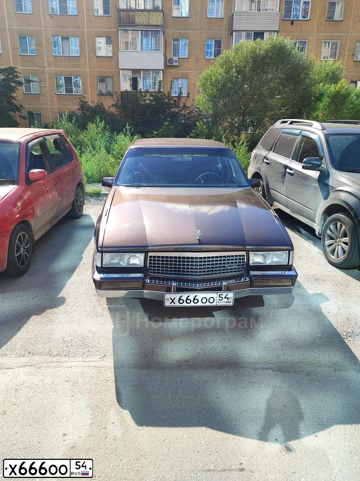 Фото автомобиля CADILLAC DE VILLE, 1990 — госномер М074МО77. Цвет: Коричневый