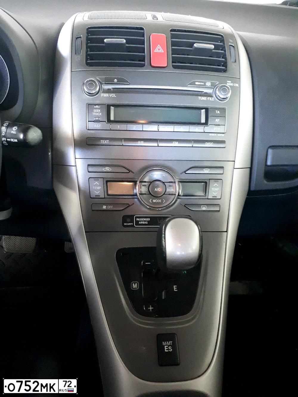 Фото автомобиля TOYOTA AURIS, 2008 — госномер О752МК72. Цвет: БЕЛЫЙ