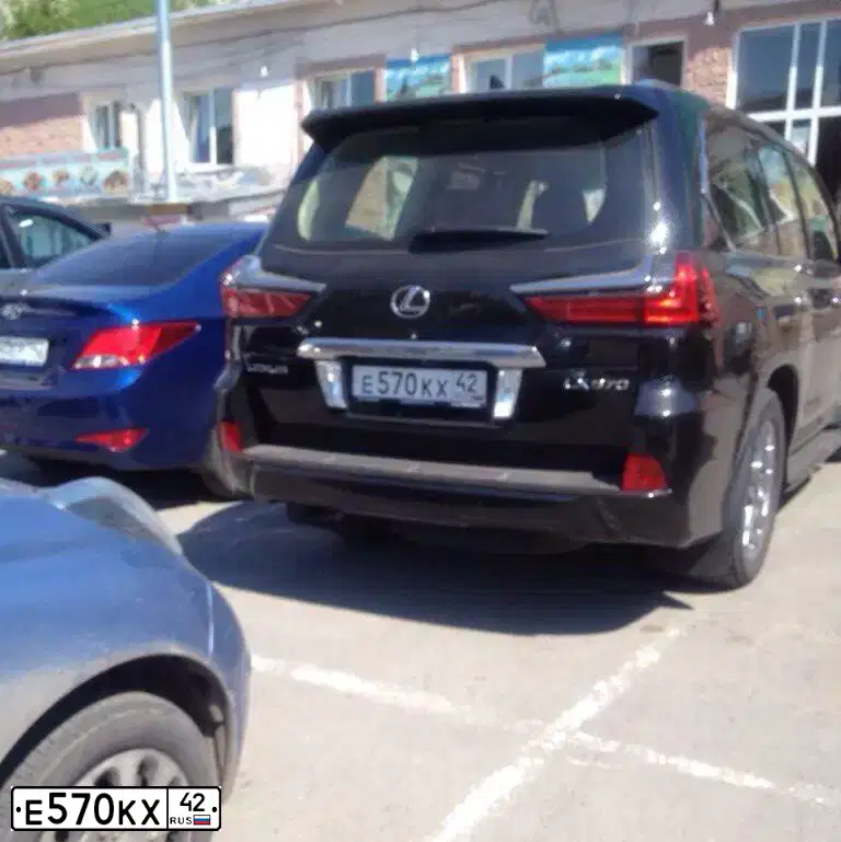 Фото автомобиля LEXUS LX, 2014 — госномер Е570КХ42. Цвет: ЧЕРНЫЙ