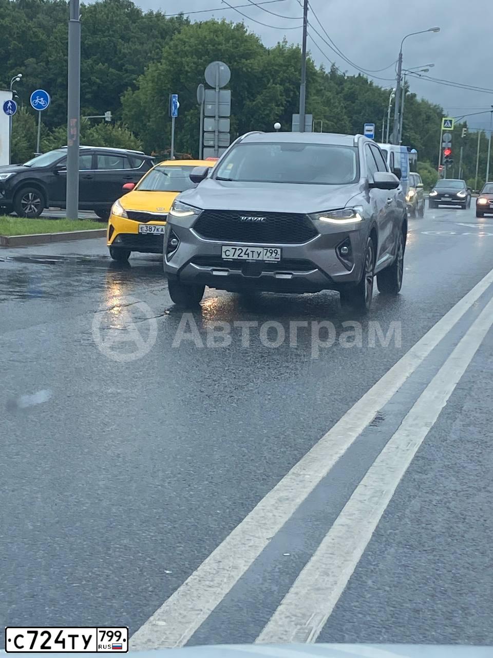 Фото автомобиля HAVAL F7, 2020 — госномер С724ТУ799. Цвет: СЕРЫЙ