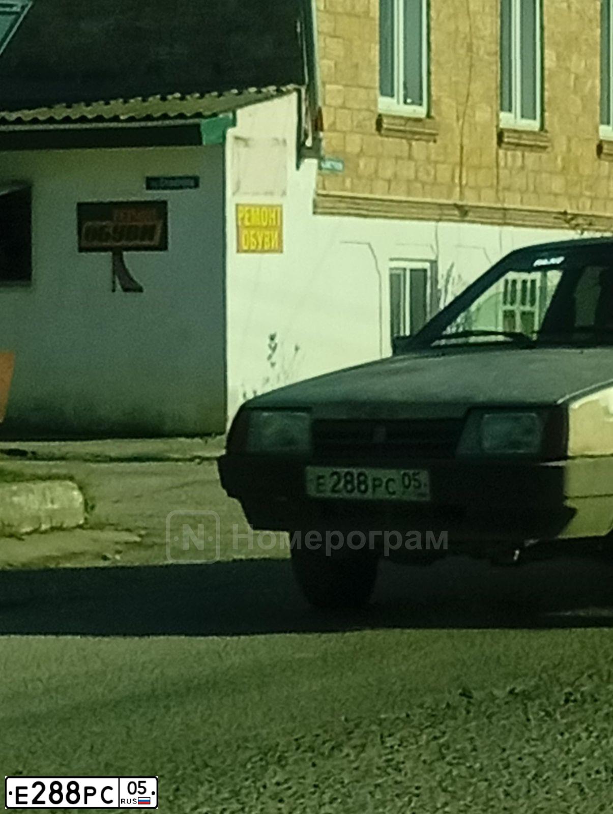 Фото автомобиля LADA 2109 SAMARA, 1999 — госномер Е288РС05. Цвет: Серебристо-золотой