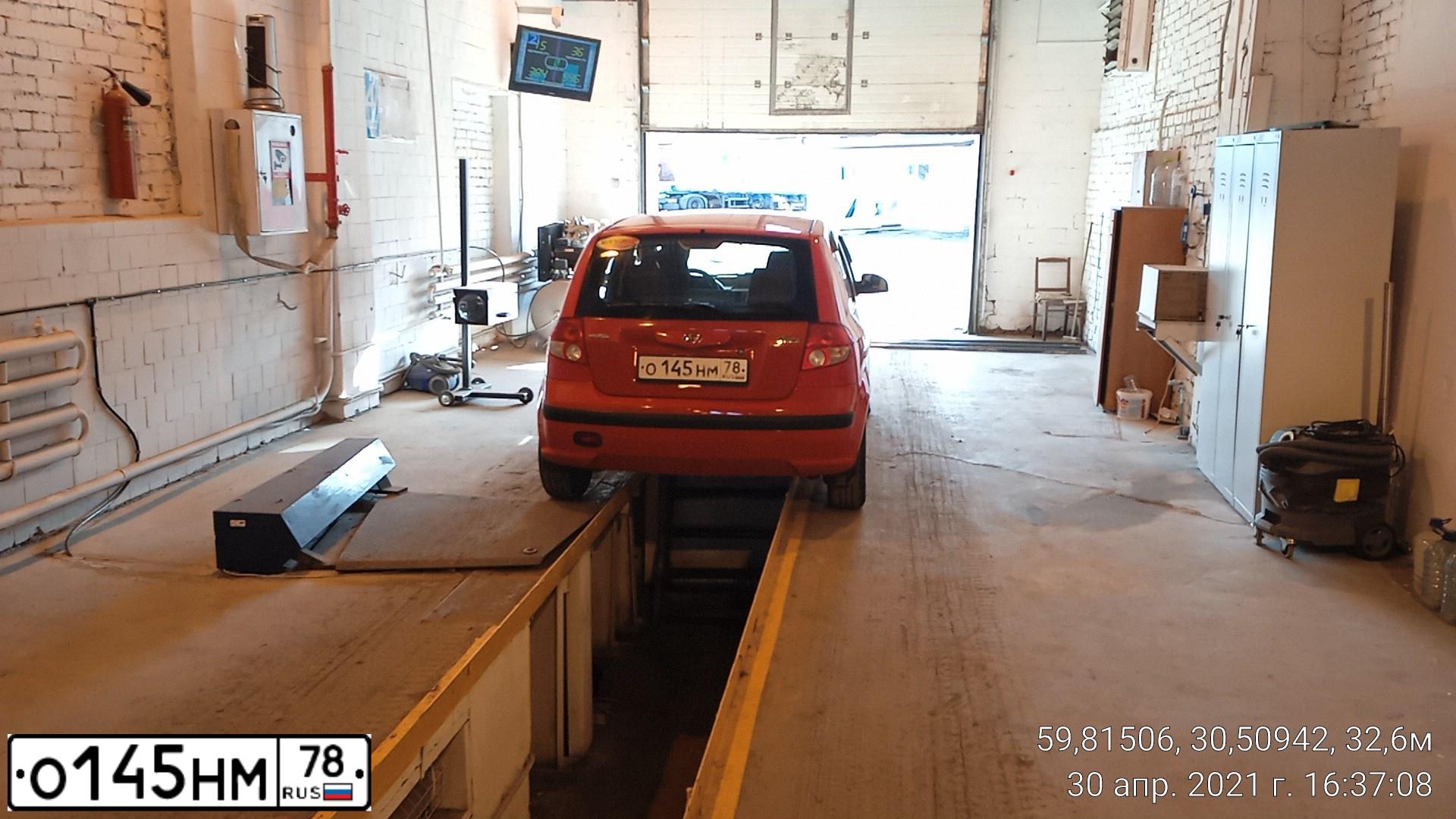 Фото автомобиля HYUNDAI GETZ, 2004 — госномер О145НМ178. Цвет: ЯРКО-КРАСНЫЙ