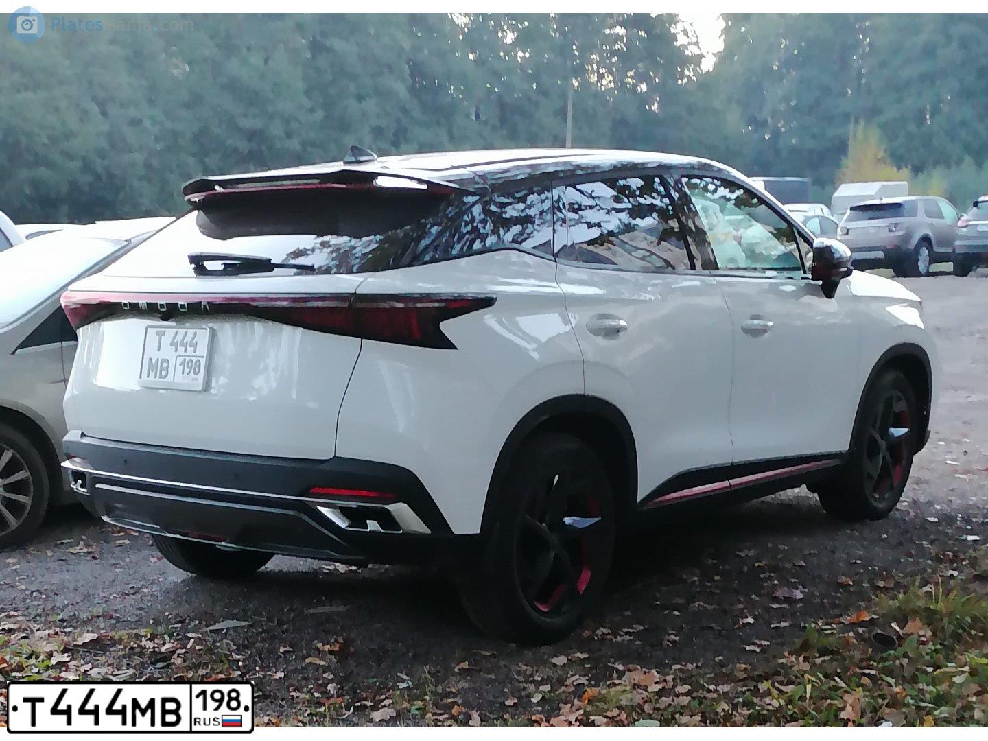 Фото автомобиля OMODA C5, 2023 — госномер Т444МВ198. Цвет: МНОГОЦВЕТНЫЙ