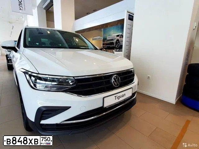 Фото автомобиля VOLKSWAGEN TIGUAN, 2021 — госномер С670ОХ790. Цвет: Белый