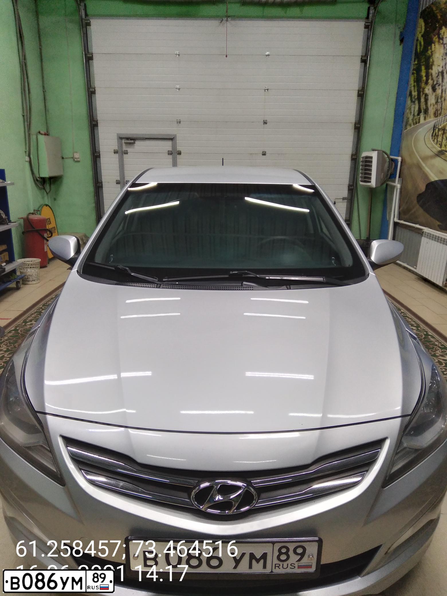 Фото автомобиля HYUNDAI SOLARIS, 2015 — госномер К807ОХ186. Цвет: Серебристый