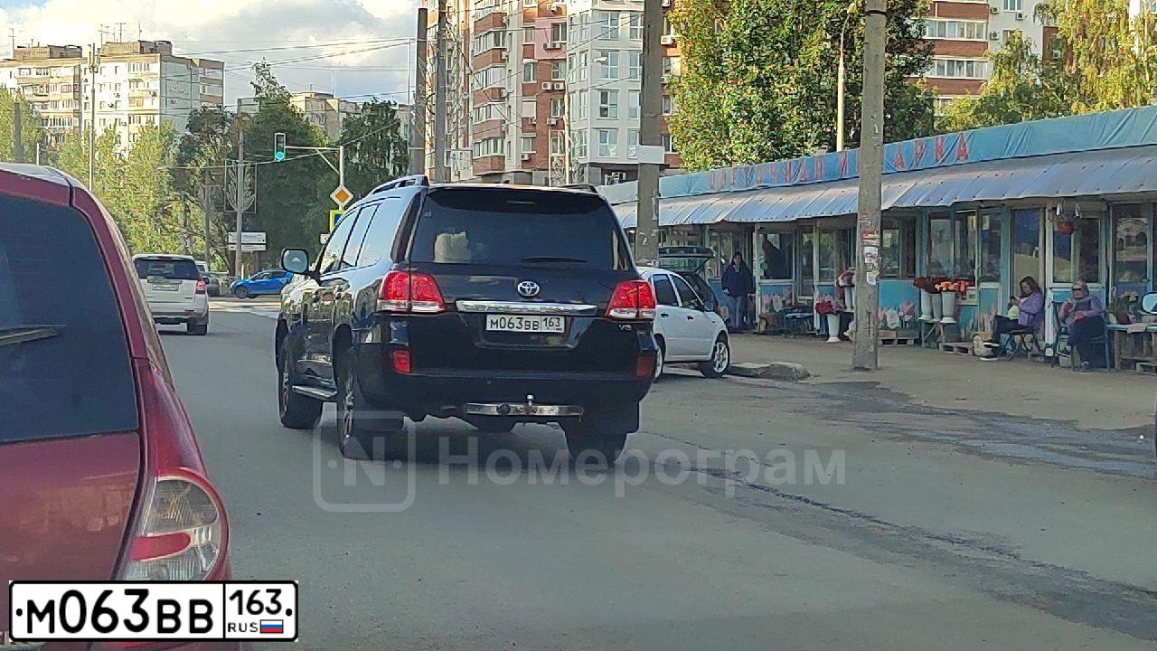 Фото автомобиля TOYOTA LANDCRUISER 200, 2008 — госномер М063ВВ163. Цвет: ЧЕРНЫЙ