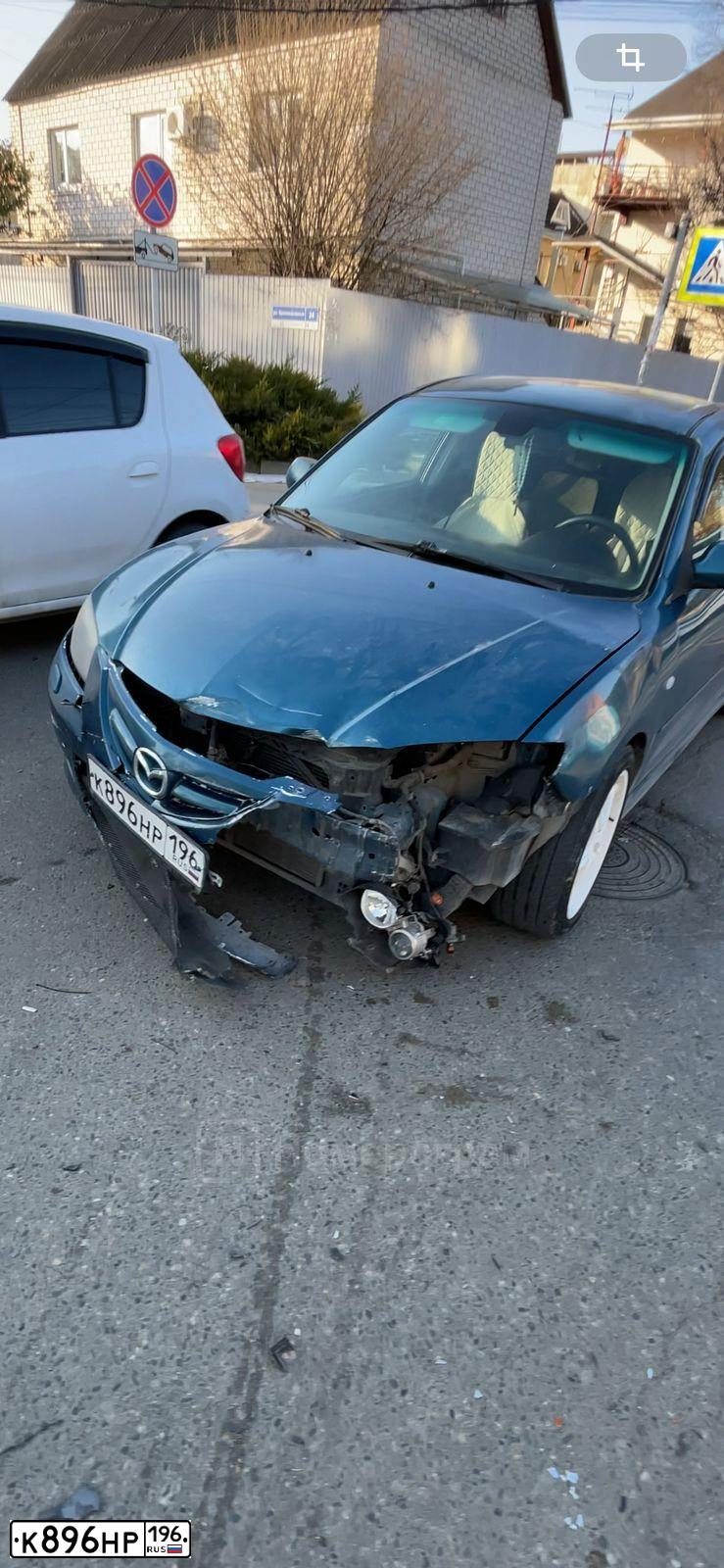 Фото автомобиля MAZDA 3, 2007 — госномер С444АУ96. Цвет: Сине-зеленый