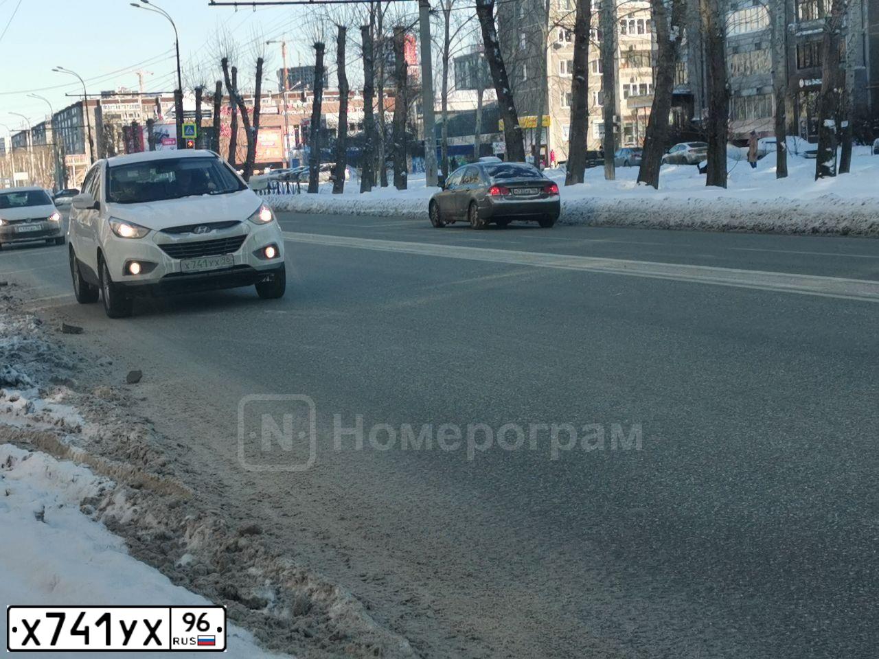 Фото автомобиля HYUNDAI IX35, 2012 — госномер Т227ММ196