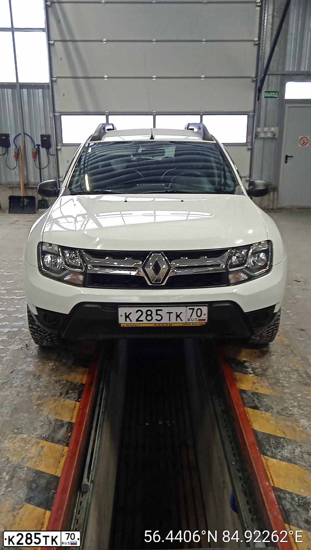 Фото автомобиля RENAULT DUSTER, 2015 — госномер К285ТК70. Цвет: БЕЛЫЙ