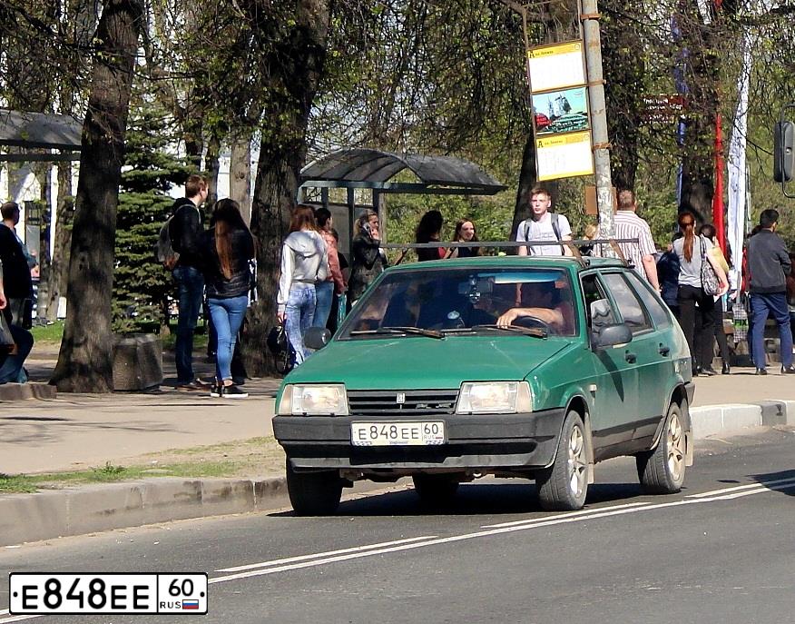 Фото автомобиля LADA 2109 SAMARA, 1999 — госномер Е848ЕЕ60. Цвет: ЗЕЛЕНЫЙ