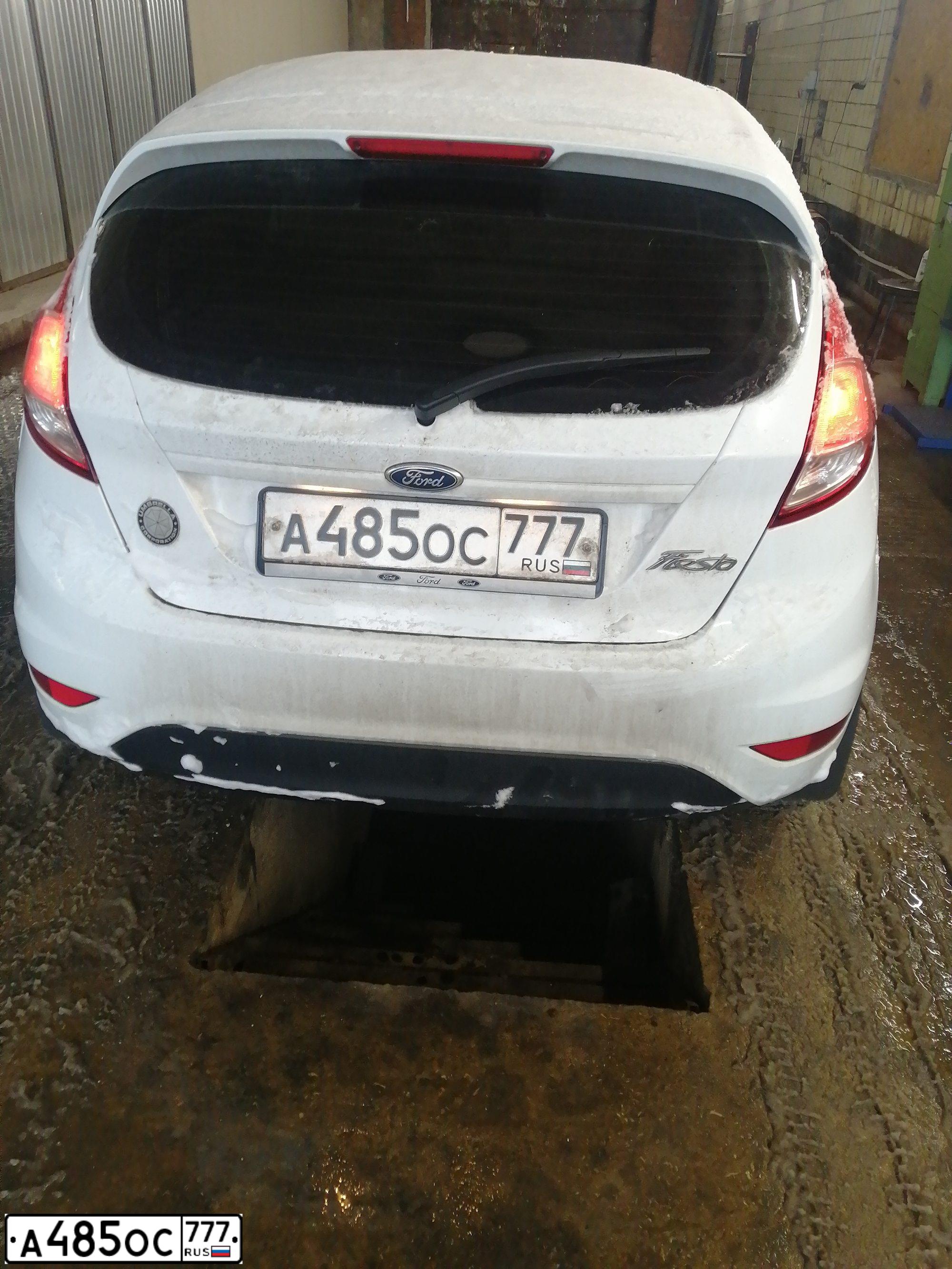 Фото автомобиля FORD FIESTA / ASPIRE, 2015 — госномер А485ОС777. Цвет: Белый