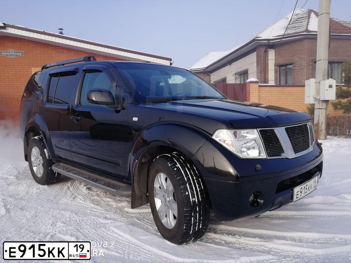 Фото автомобиля NISSAN PATHFINDER, 2007 — госномер Е915КК19. Цвет: ЧЕРНЫЙ
