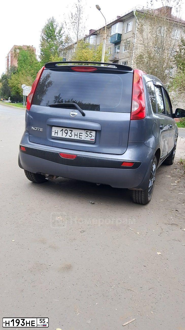 Фото автомобиля NISSAN NOTE, 2007 — госномер Н322УО36. Цвет: СЕРЫЙ