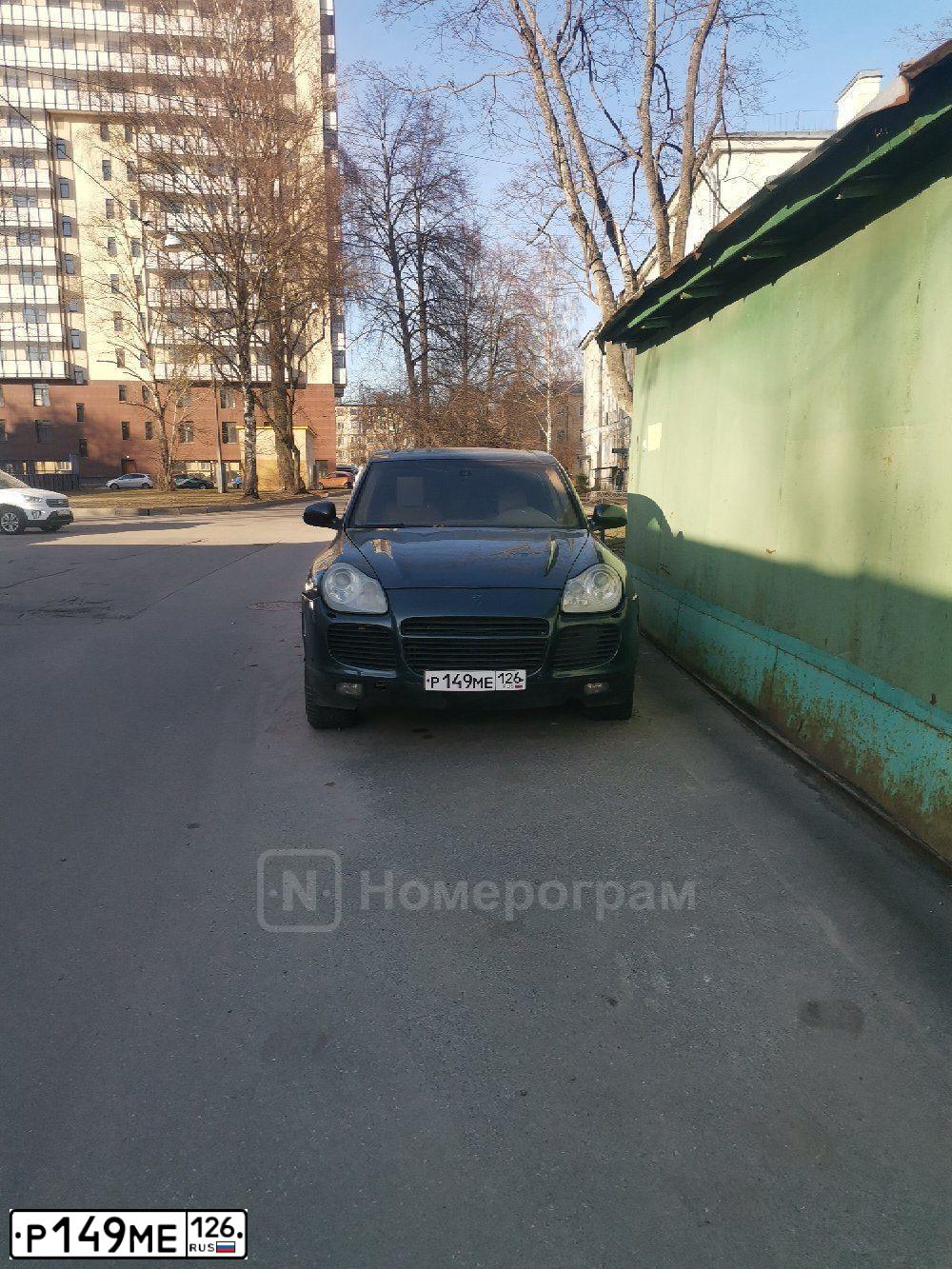 Фото автомобиля PORSCHE CAYENNE, 2003 — госномер Р149МЕ126. Цвет: сине-зеленый