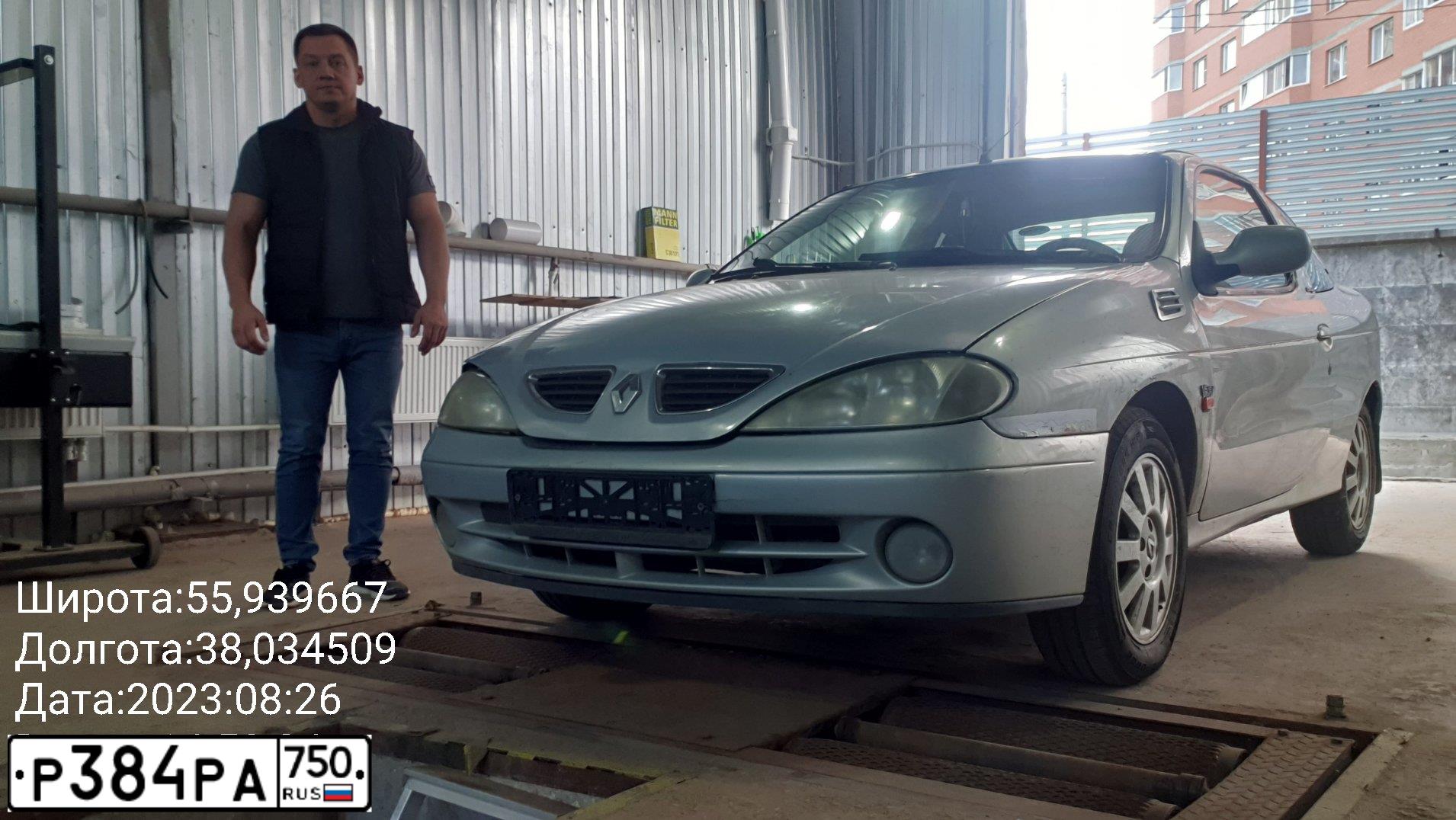 Фото автомобиля RENAULT MEGANE, 2001 — госномер Т374ОУ58. Цвет: СЕРЕБРИСТЫЙ