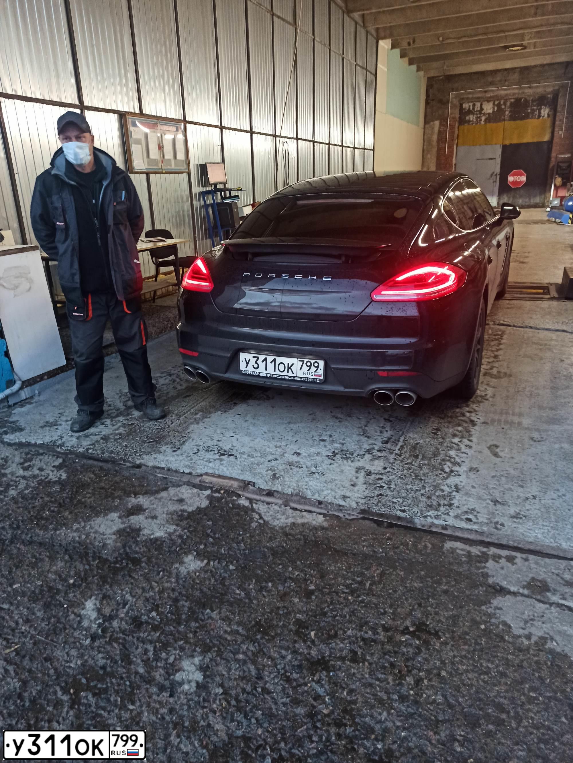 Фото автомобиля PORSCHE PANAMERA, 2014 — госномер Т949МЕ797. Цвет: ЧЕРНЫЙ