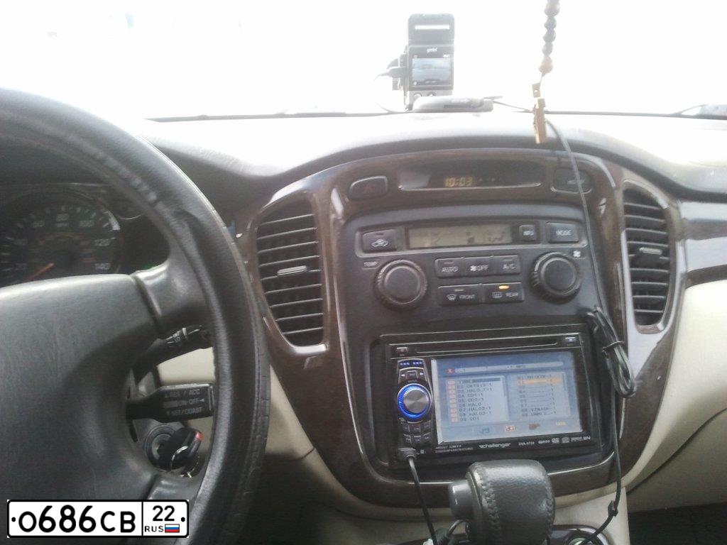 Фото автомобиля TOYOTA HIGHLANDER, 2002 — госномер О686СВ22. Цвет: СЕРЕБРИСТЫЙ