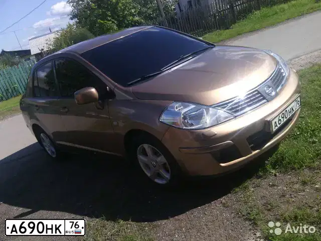 Фото автомобиля НИССАН ТIIDА, 2007 — госномер А690НК76. Цвет: БЕЖЕВЫЙ