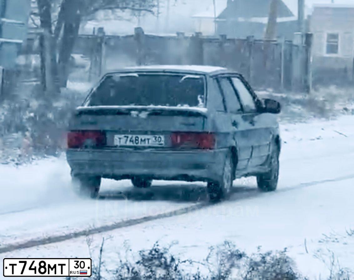 Фото автомобиля LADA 2114 SAMARA, 2007 — госномер К888АС159. Цвет: СРЕДНИЙ СЕРО-ЗЕЛЕНЫЙ МЕТ.
