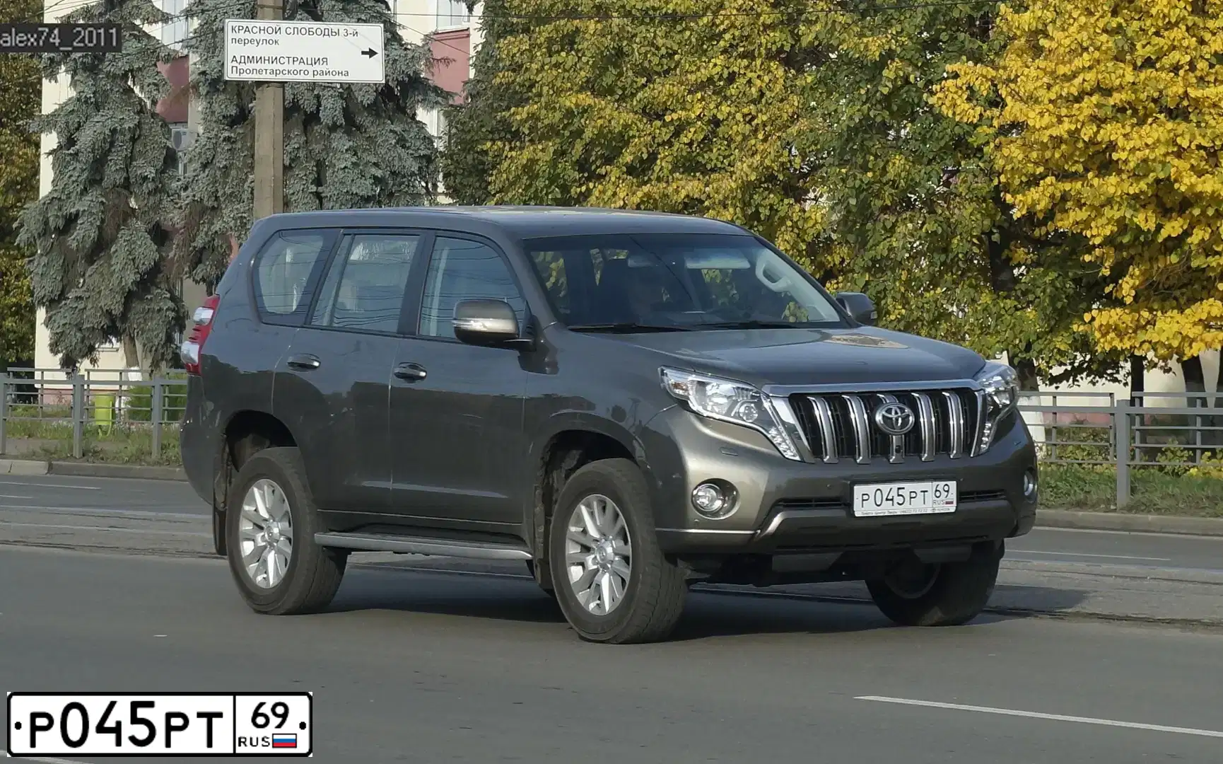 Фото автомобиля TOYOTA LANDCRUISER, 2014 — госномер Р045РТ69. Цвет: БРОНЗОВЫЙ