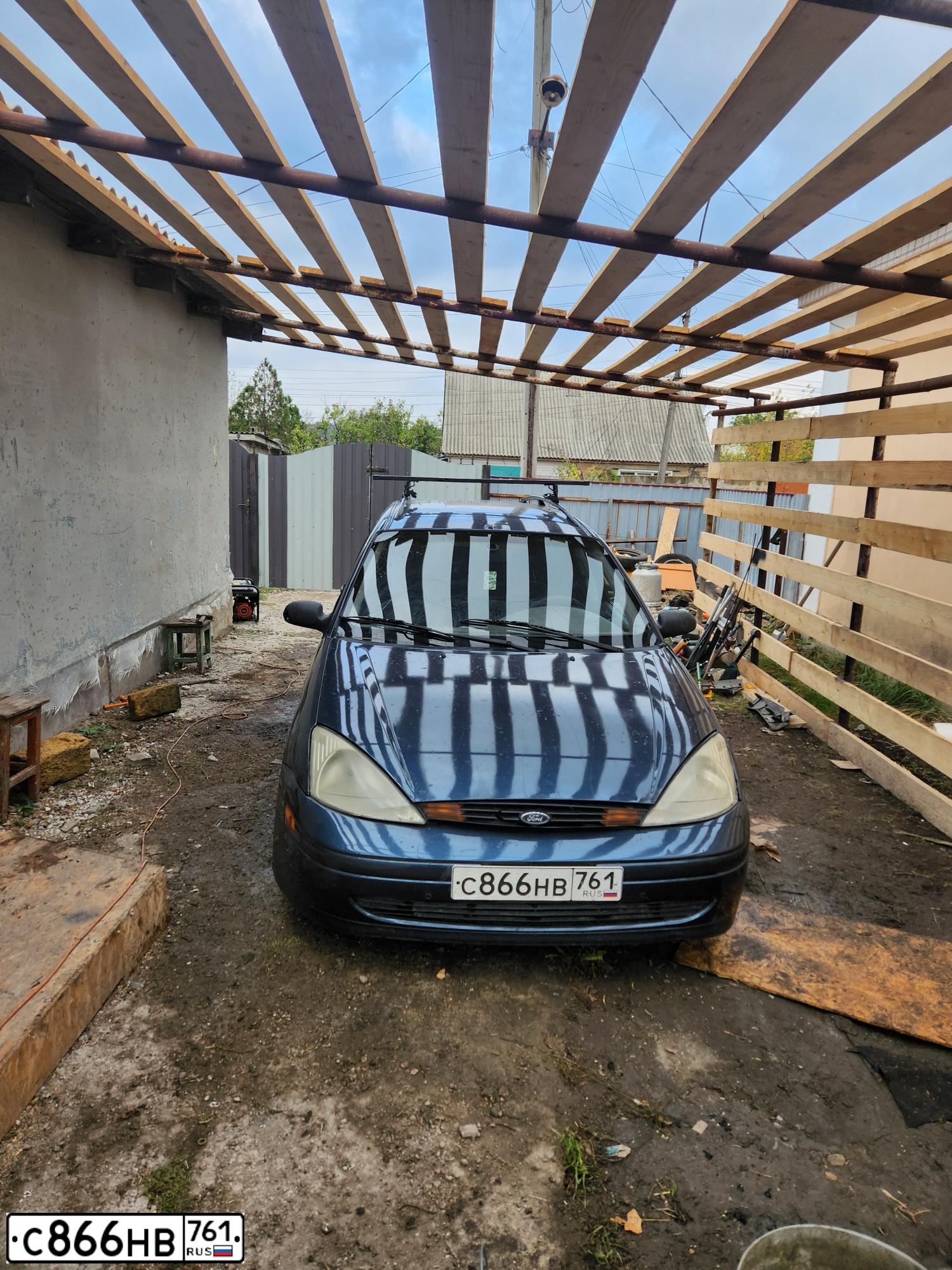 Фото автомобиля FORD FOCUS, 2002 — госномер С866НВ761. Цвет: синий