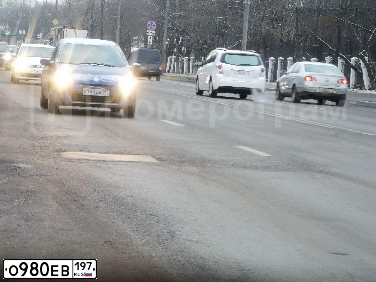 Фото автомобиля RENAULT CLIO, 2010 — госномер О980ЕВ197. Цвет: СИНЕ-ГОЛУБОЙ