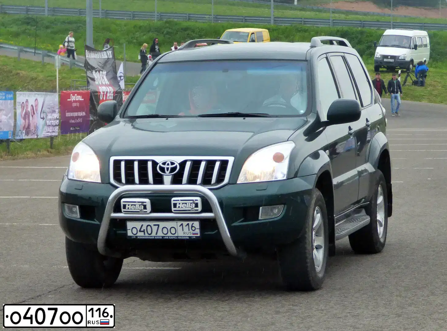 Фото автомобиля TOYOTA LANDCRUISER, 2004 — госномер О407ОО116. Цвет: Темно-зеленый