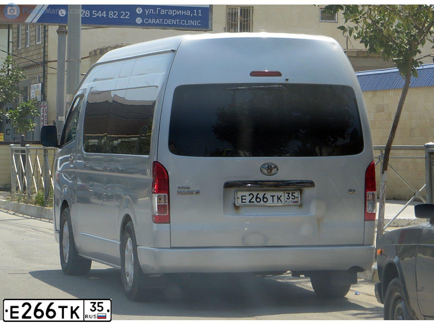 Фото автомобиля TOYOTA HIACE, 2016 — госномер В889ЕЕ156. Цвет: Серебристый