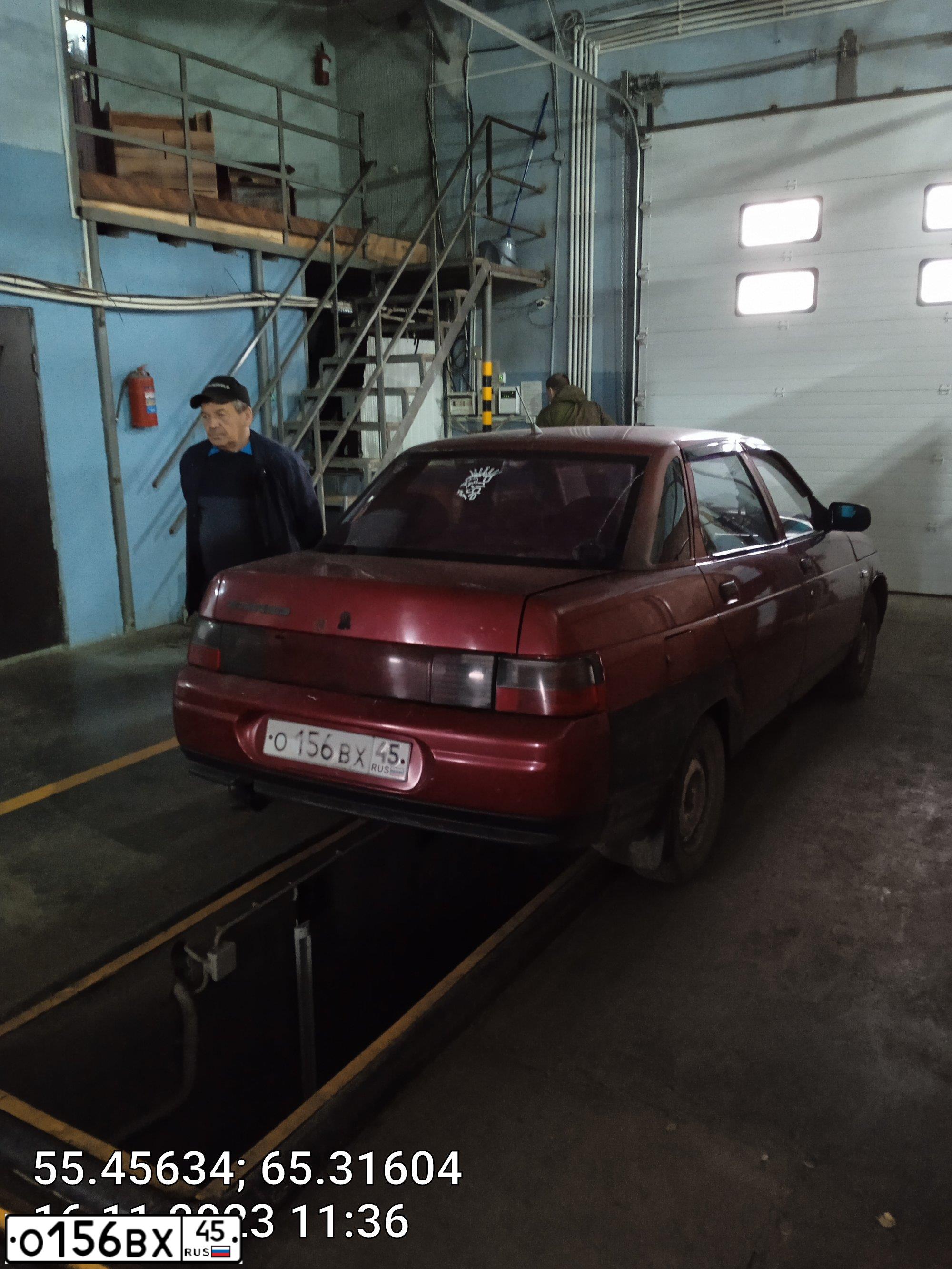 Фото автомобиля LADA 2110, 2001 — госномер О156ВХ45. Цвет: СЕРЕБРИСТЫЙ ЯРКО-КРАСНЫЙ