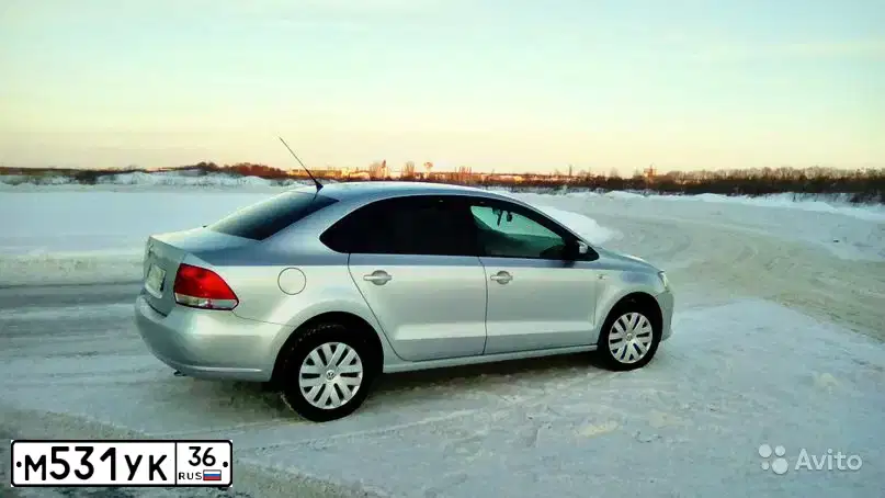 Фото автомобиля VOLKSWAGEN POLO, 2011 — госномер М531УК36. Цвет: СЕРЫЙ