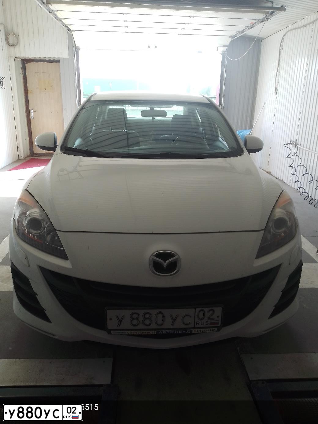 Фото автомобиля MAZDA 3, 2010 — госномер В191МВ102. Цвет: Белый