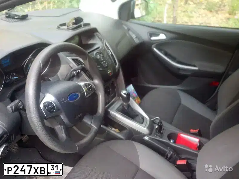 Фото автомобиля FORD FOCUS, 2011 — госномер Р247ХВ31. Цвет: СЕРО-ГОЛУБОЙ