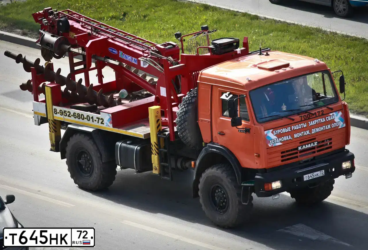 Фото автомобиля KAMAZ 4326 /4X4/, 2013 — госномер У720ВМ31. Цвет: Оранжевый