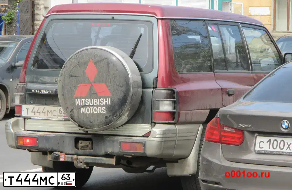 Фото автомобиля MITSUBISHI PAJERO, 1998 — госномер Т444МС63. Цвет: КРАСНЫЙ