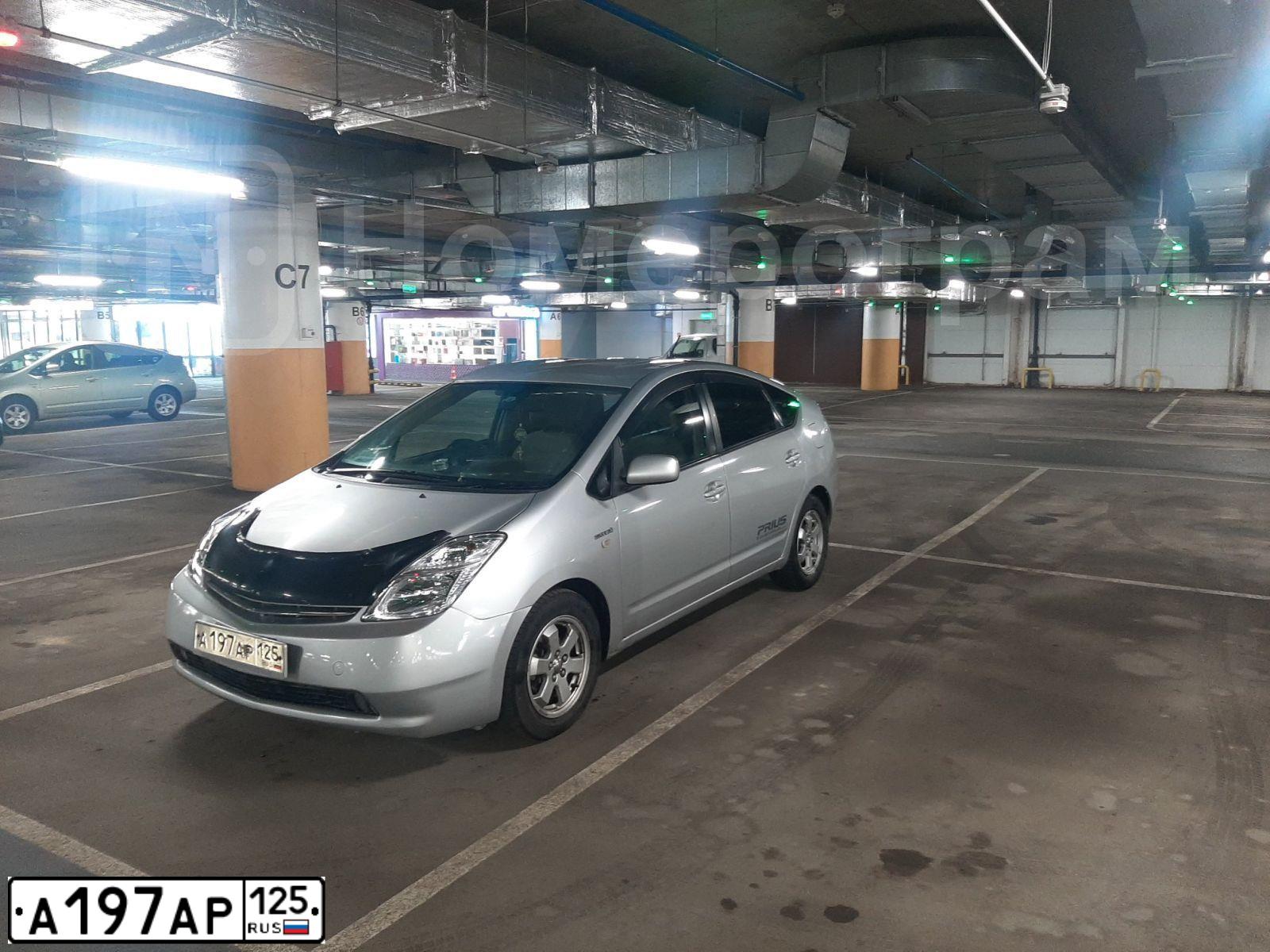 Фото автомобиля TOYOTA PRIUS, 2007 — госномер Р688КС75