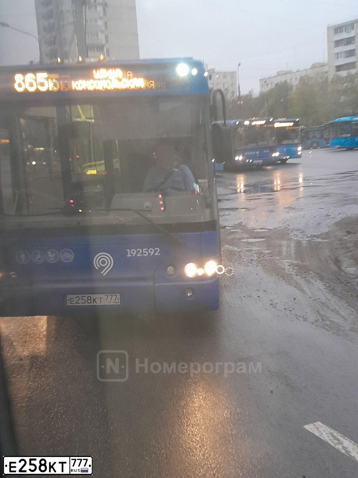 Фото автомобиля LIAZ 6213, 2014 — госномер Е258КТ777. Цвет: синий