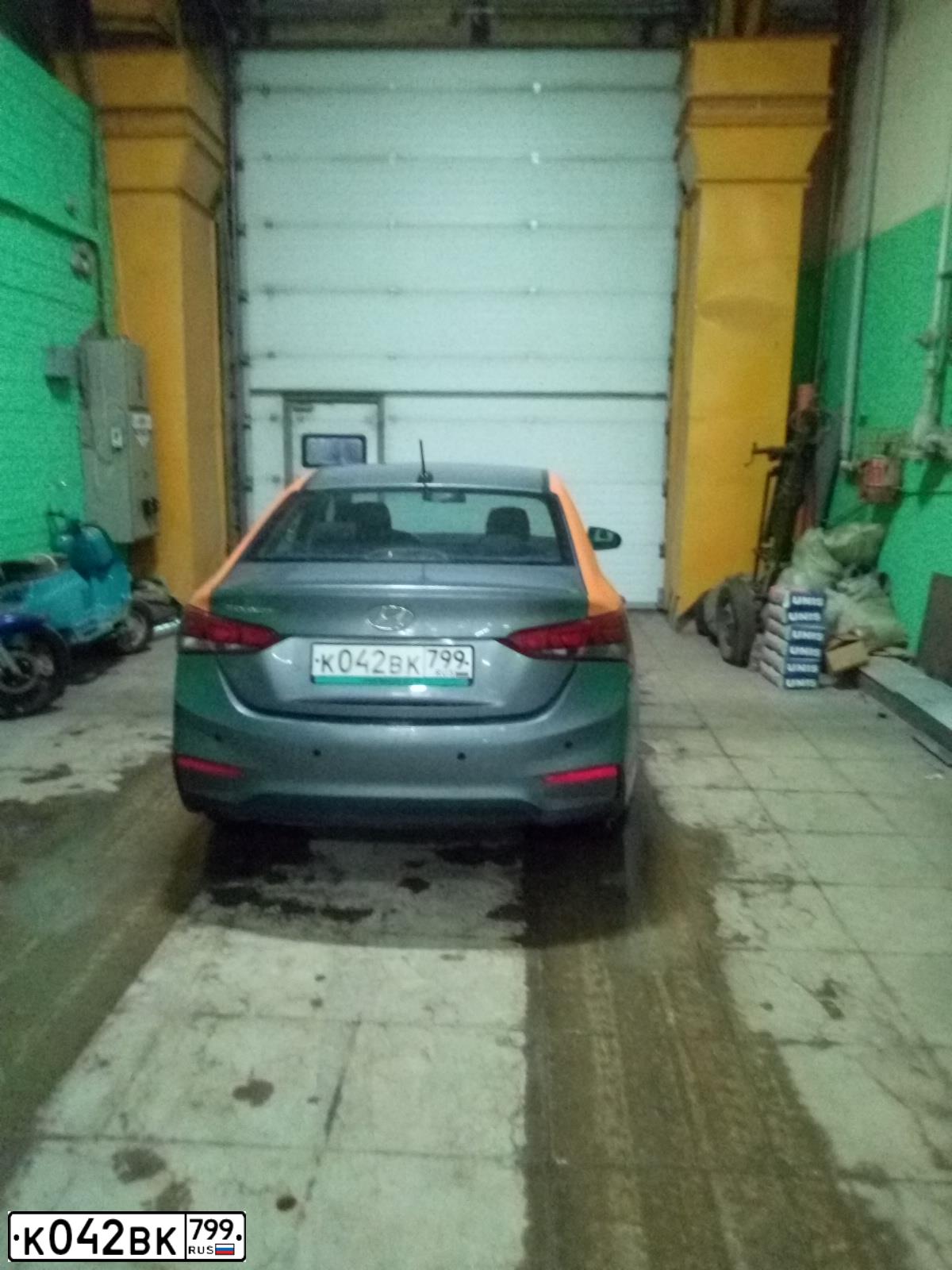 Фото автомобиля HYUNDAI SOLARIS, 2017 — госномер А838КТ172. Цвет: МНОГОЦВЕТНЫЙ