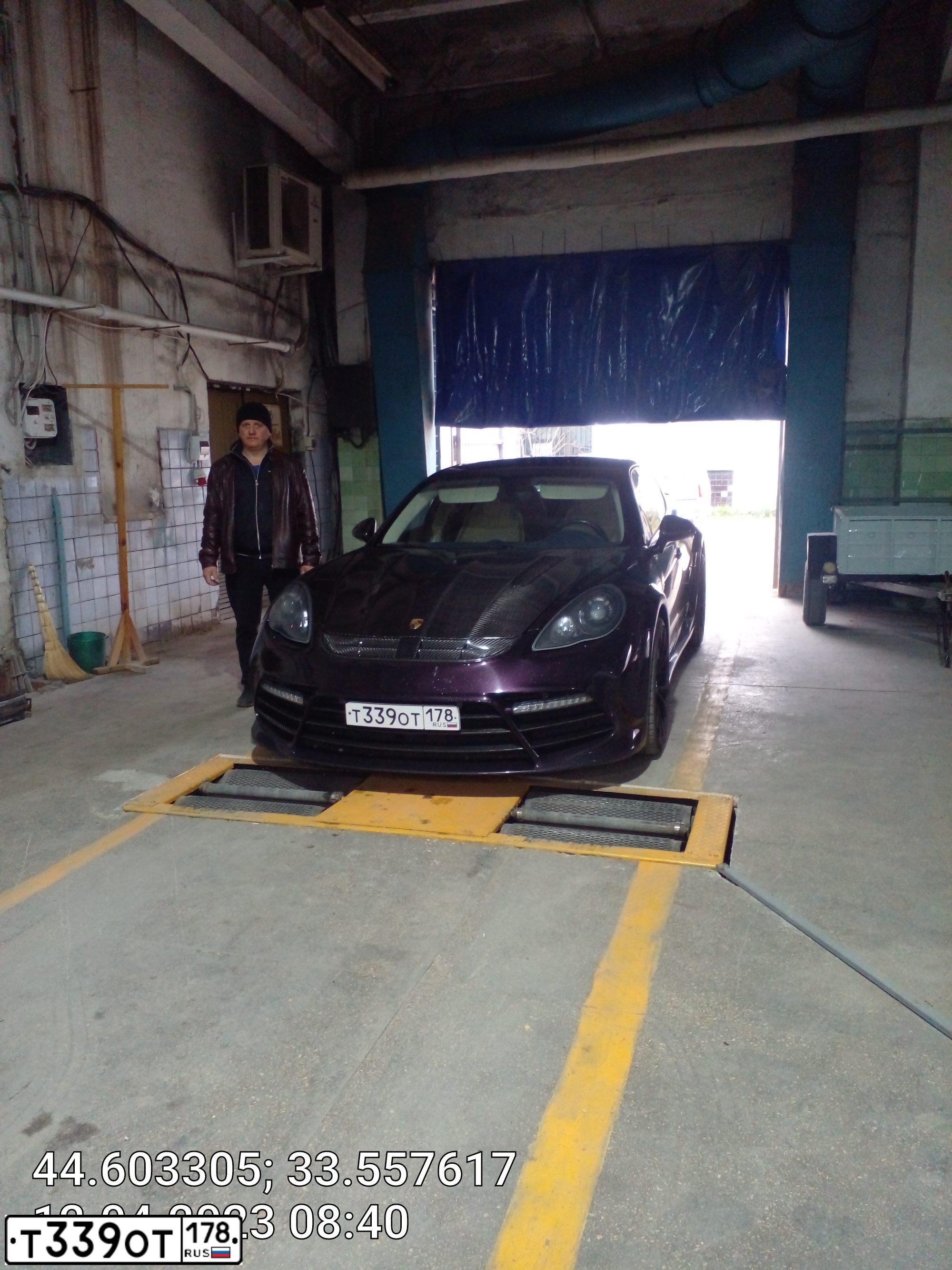 Фото автомобиля PORSCHE PANAMERA, 2009 — госномер В870ВЕ92. Цвет: ФИОЛЕТОВЫЙ