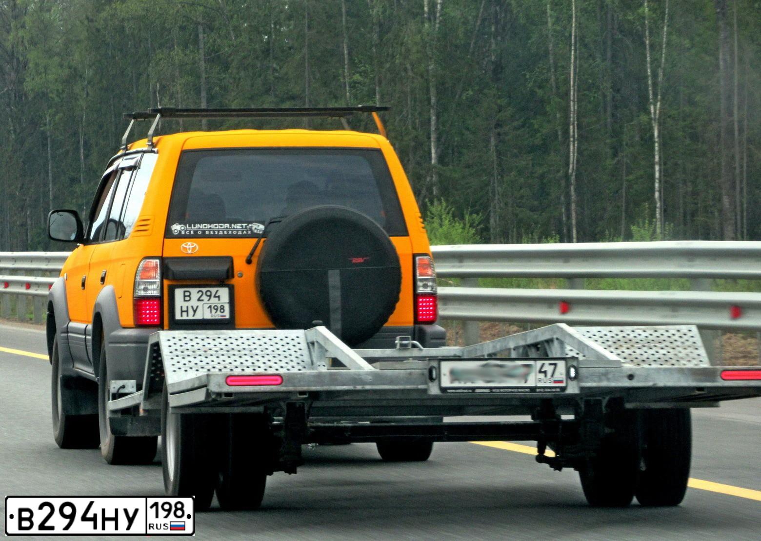 Фото автомобиля TOYOTA LANDCRUISER, 1998 — госномер В294НУ198. Цвет: ЖЕЛТЫЙ